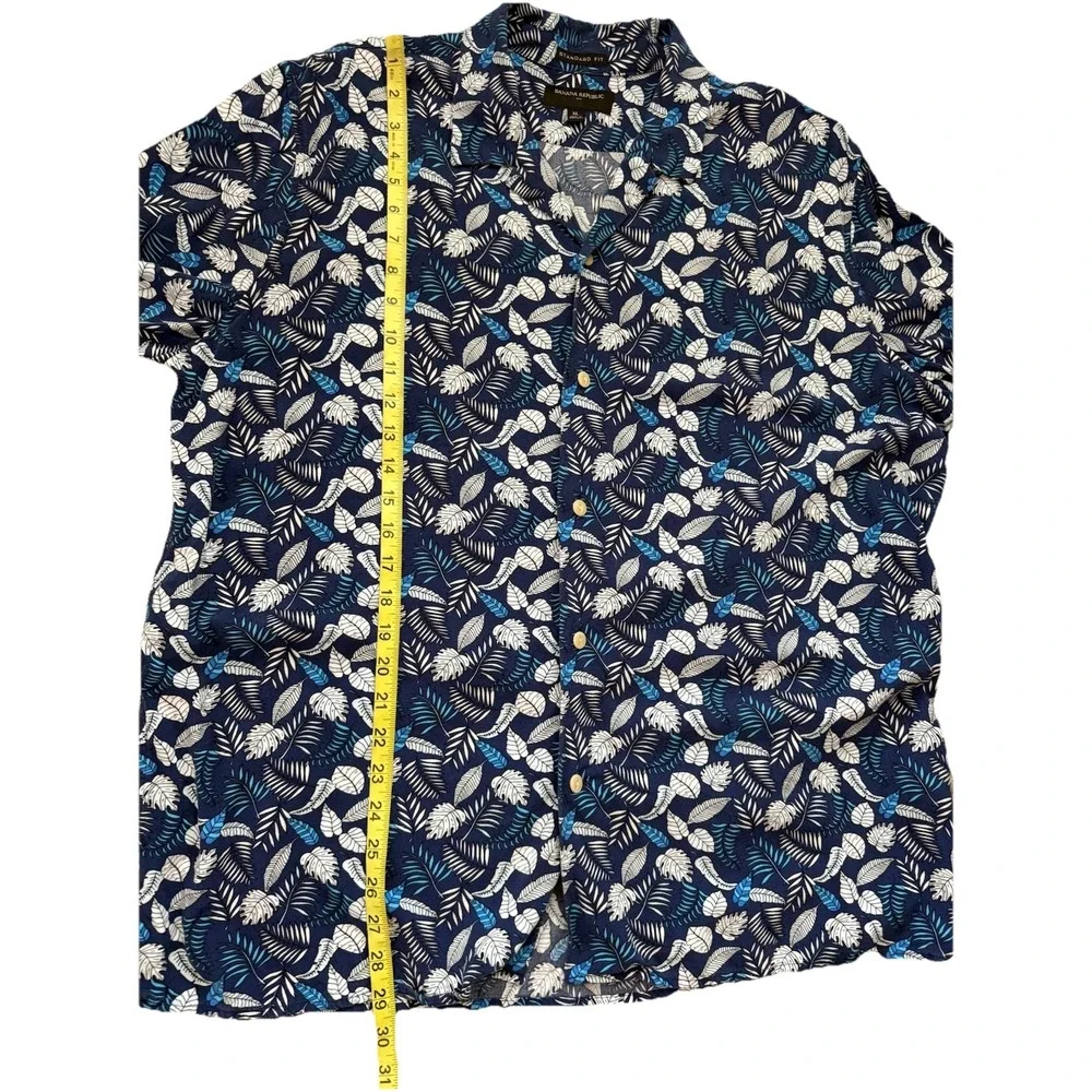 Banana Republic Mens XL Button Shirt Short‎ Sleeve Floral Blue Tropical Hawaiian